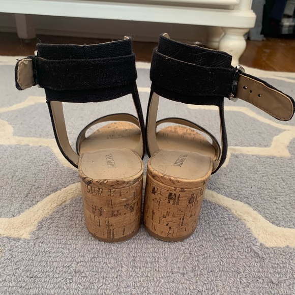 Women’s size 8 2.5” heels - Picture 3 of 4